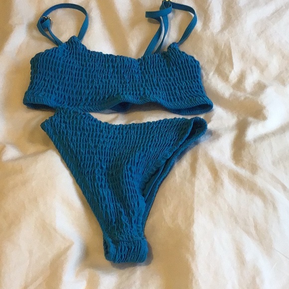 Blue ruffle bikini - Picture 1 of 2